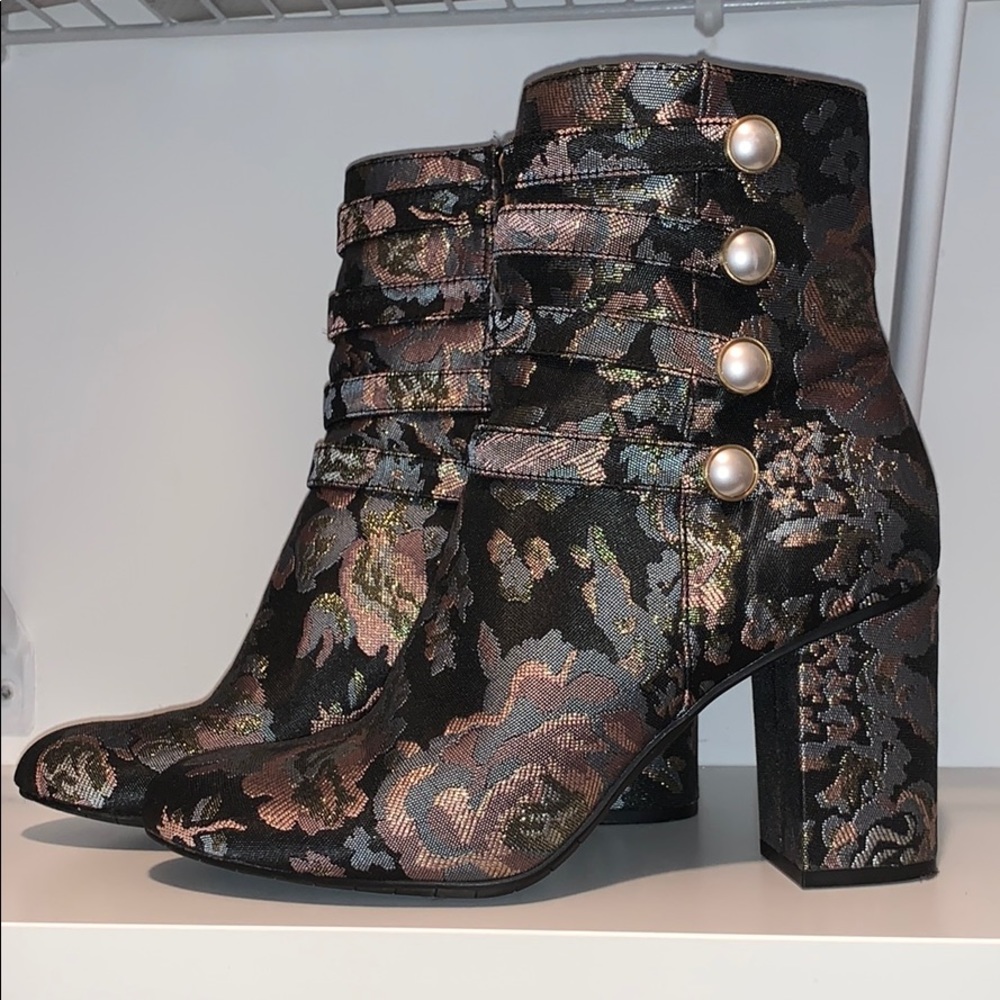 Kenneth Cole booties